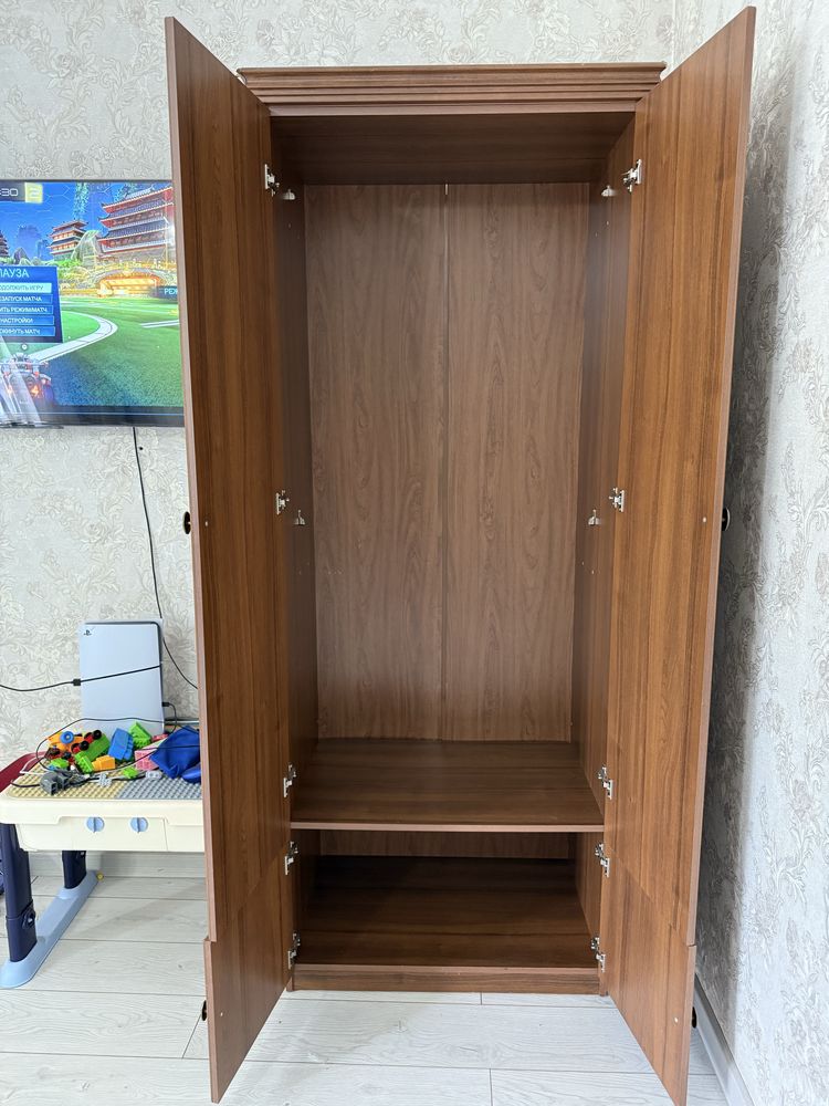 Шкаф для прихожей либо детской