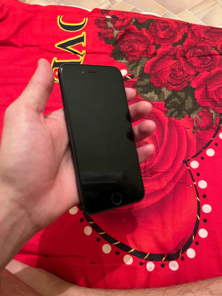 Iphone 8 64гб.