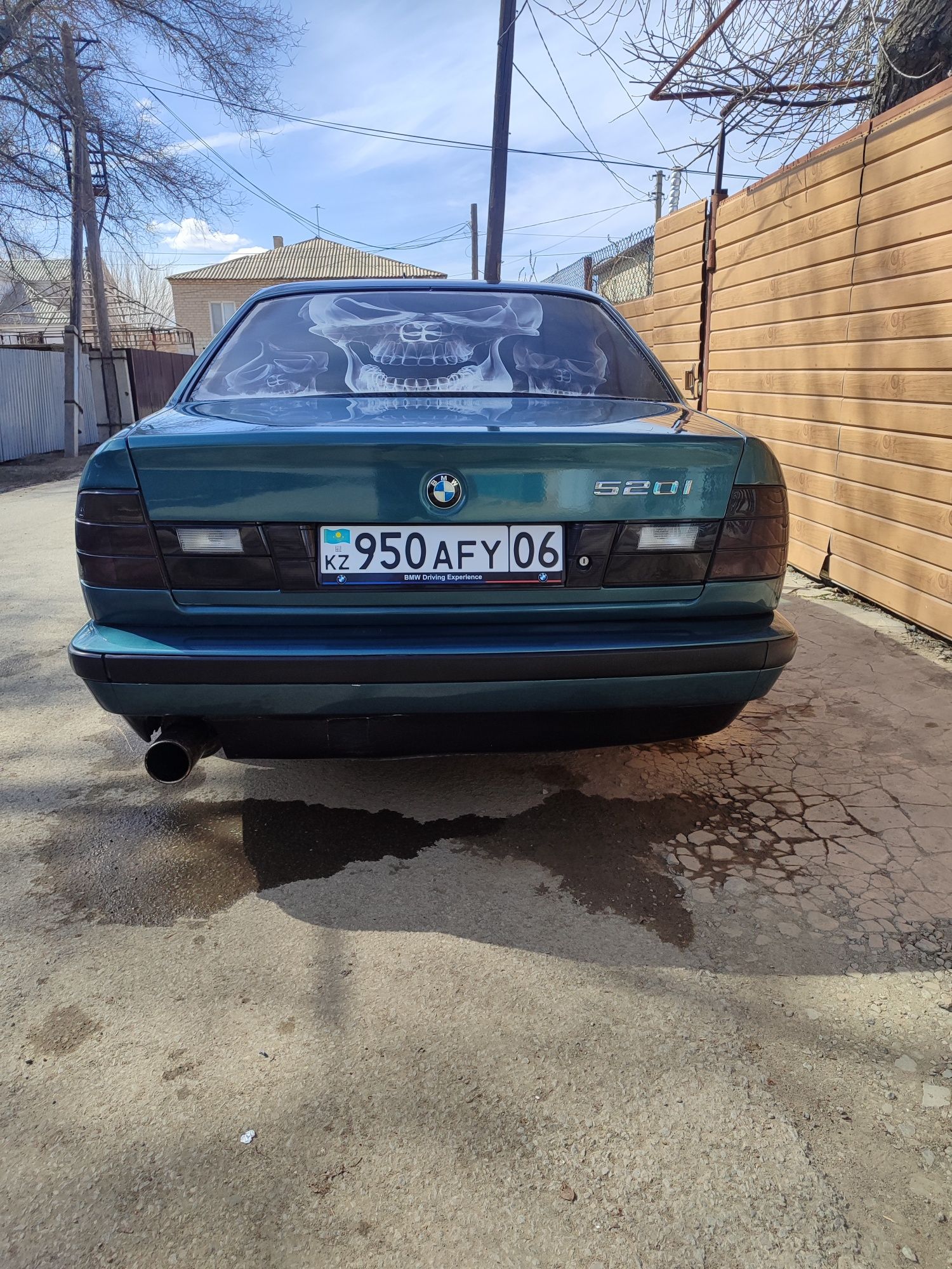 Автомобиль БМВ е 34