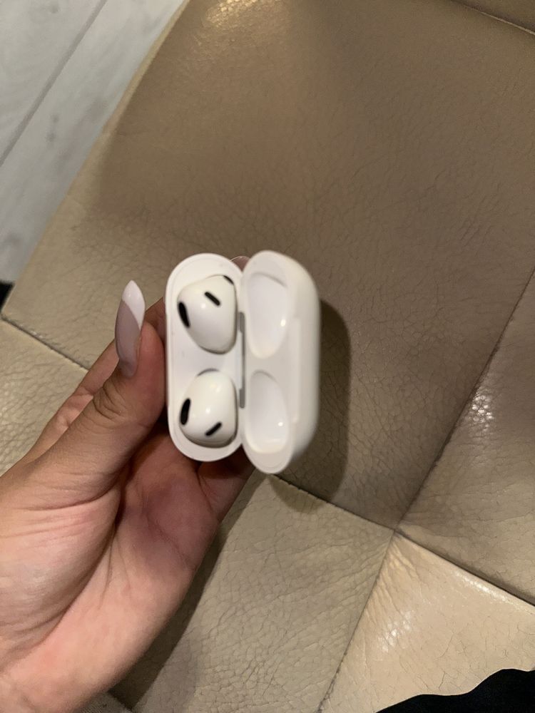 Продам AirPods 3