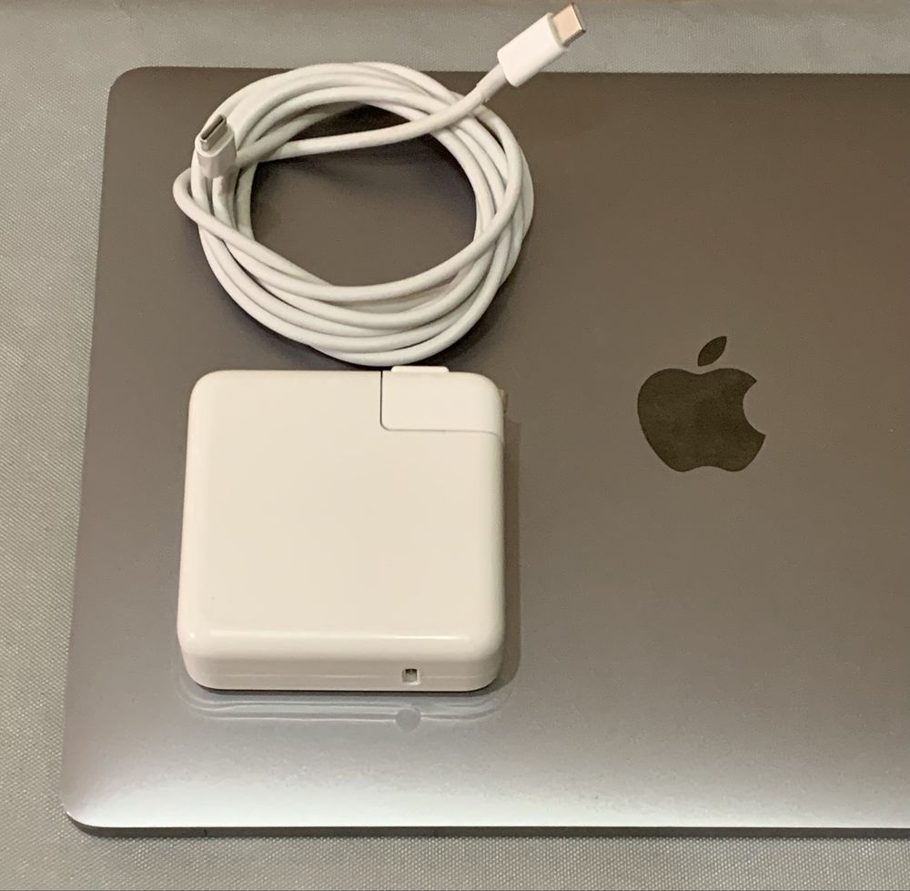 Срочно продается MacBook Pro 13, 2017, модель A1708, цвет Space Gray