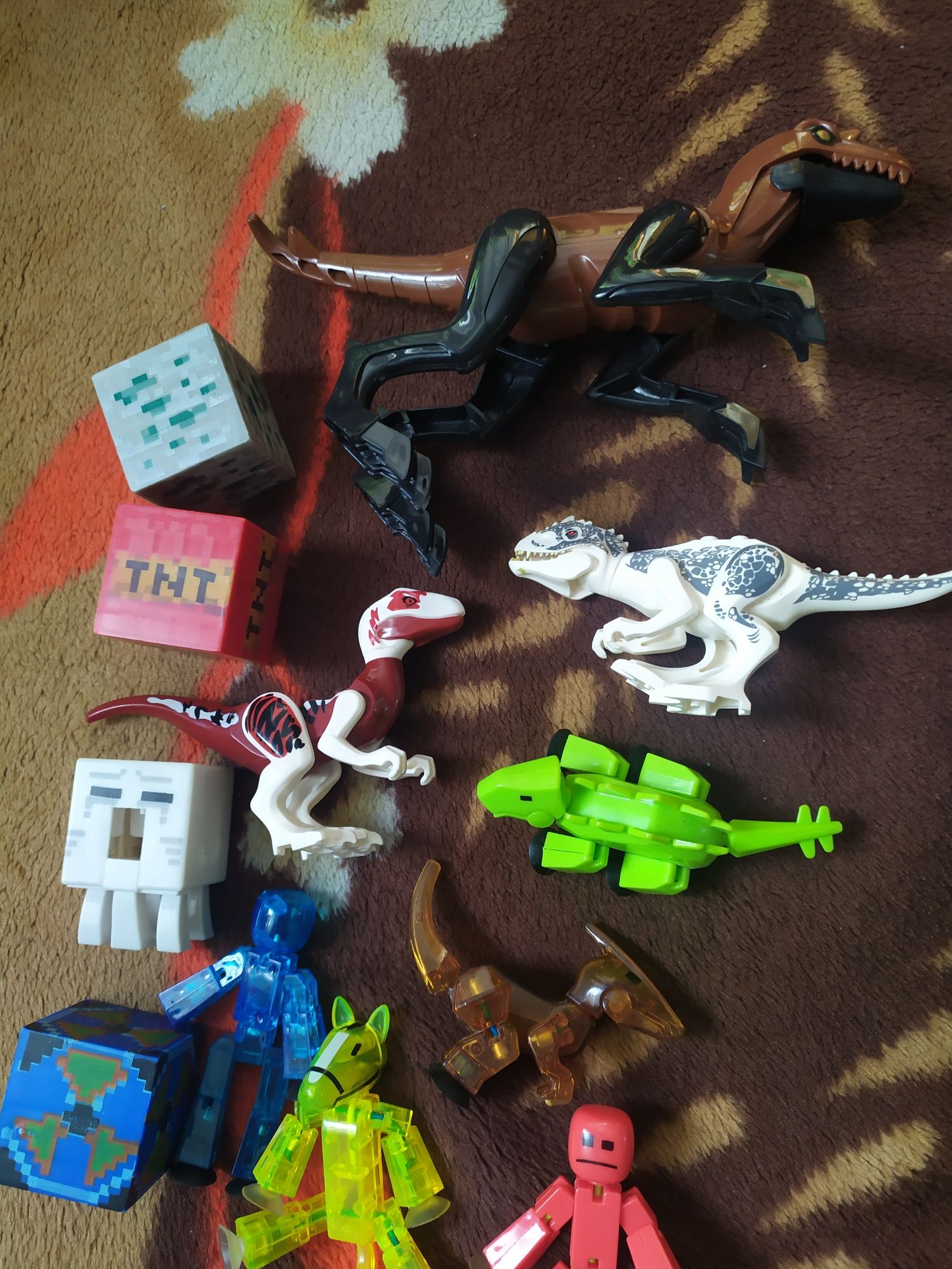 Продам фигурки игрушки Лего человечки и машина.фигурки Майнкрафт.