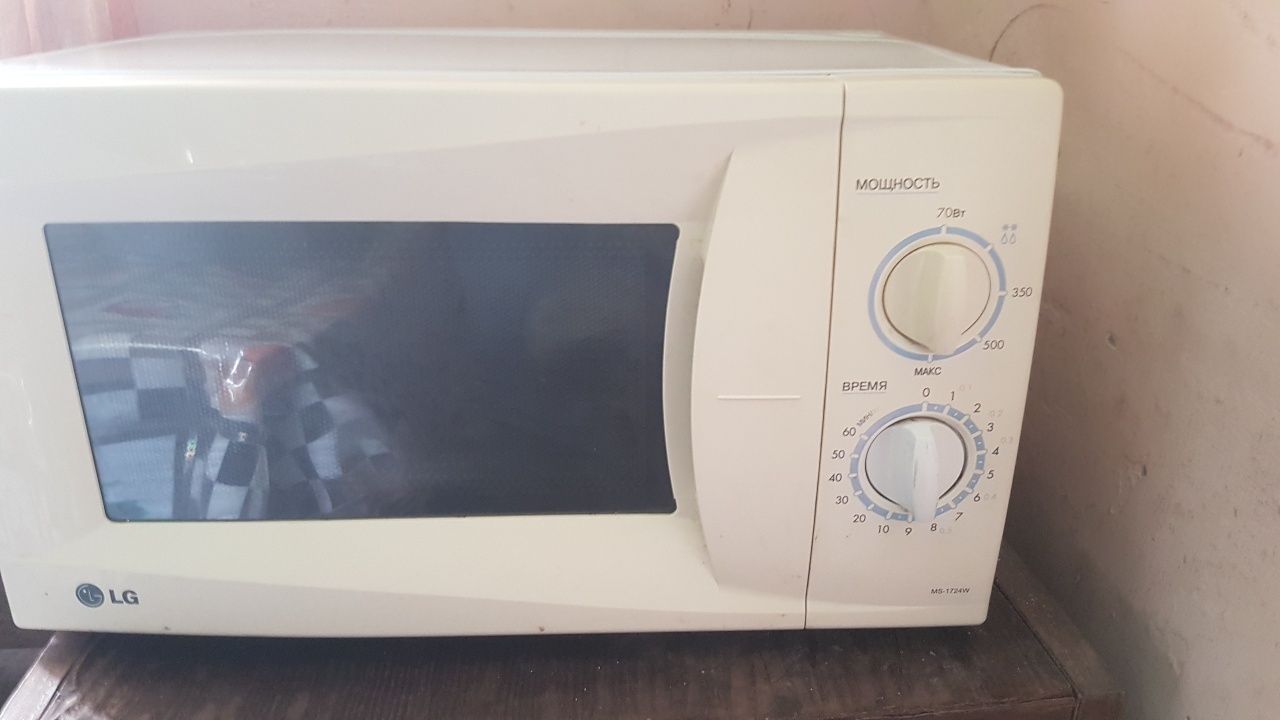 Продаю микроволновую печь  бу