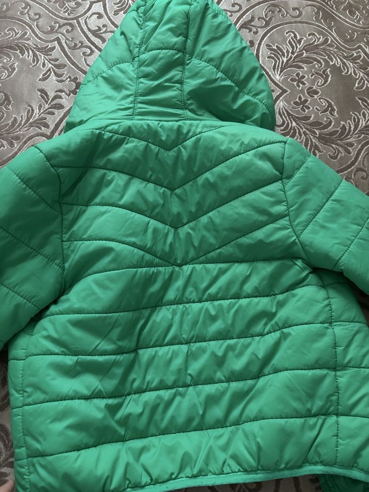 Продам детскую куртку