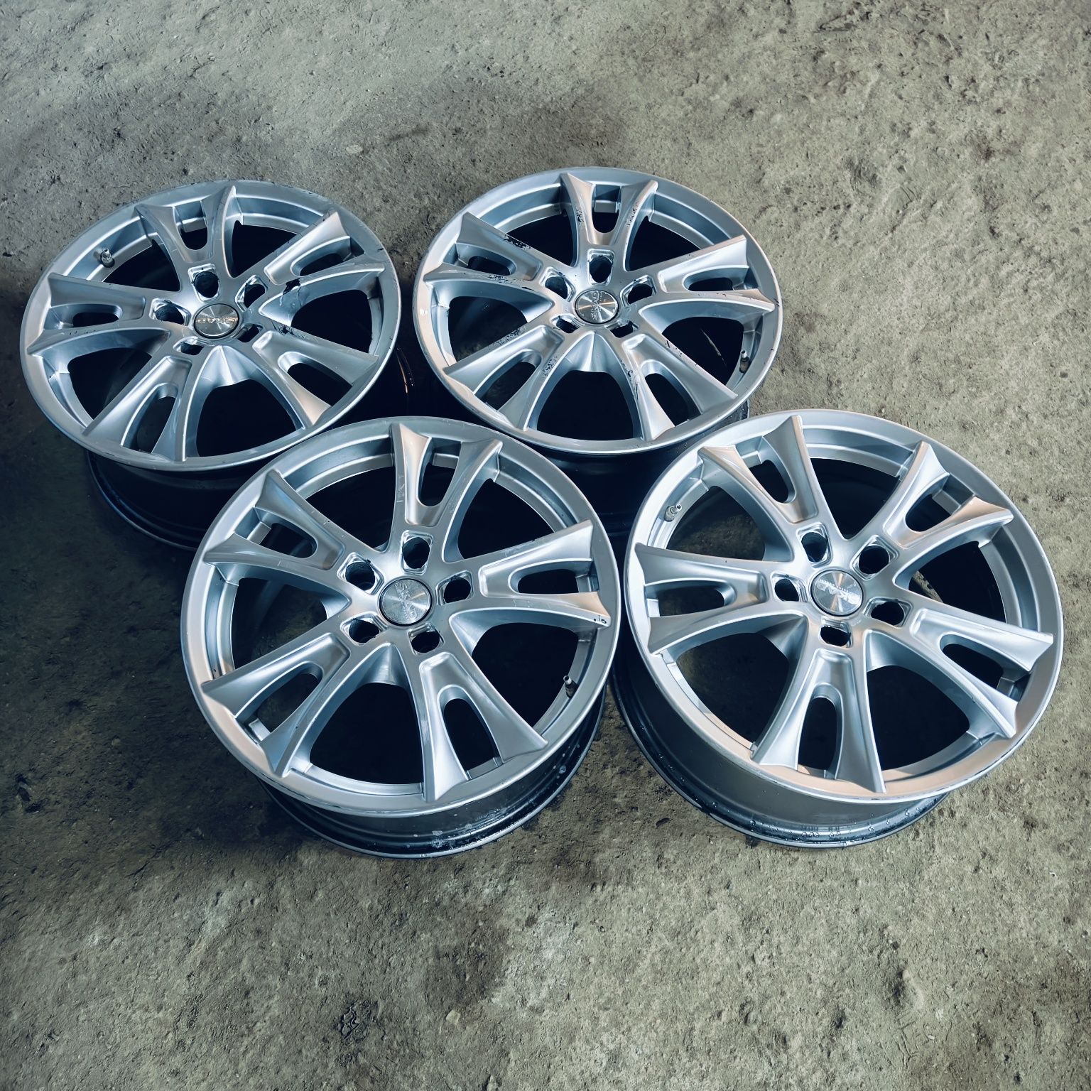 R17 PCD 5* 114,3 Комплект легкосплавных дисков