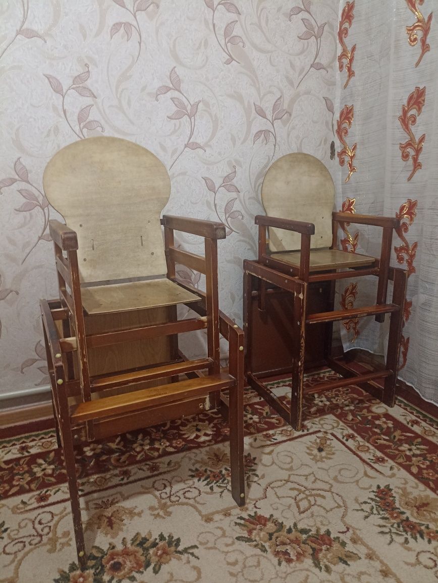 Стульчик для кормления, деревянный, качественный.