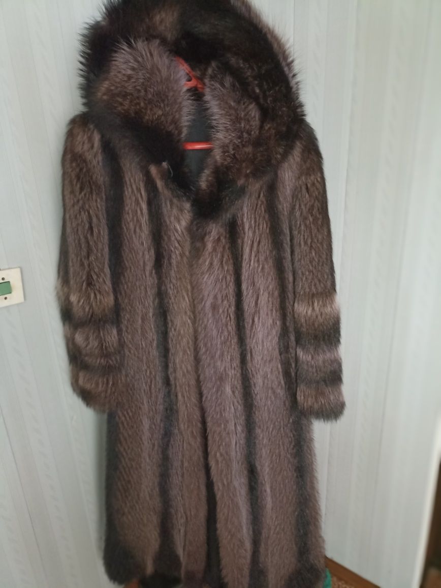 Продаю шубу енот