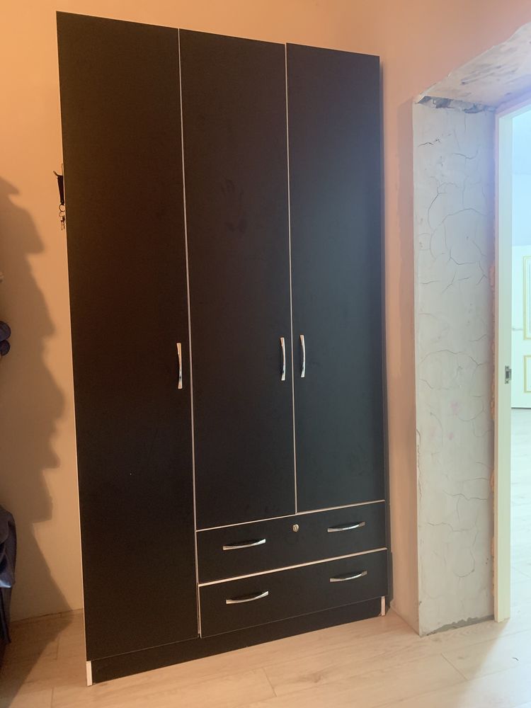 Срочно продам шифоньер