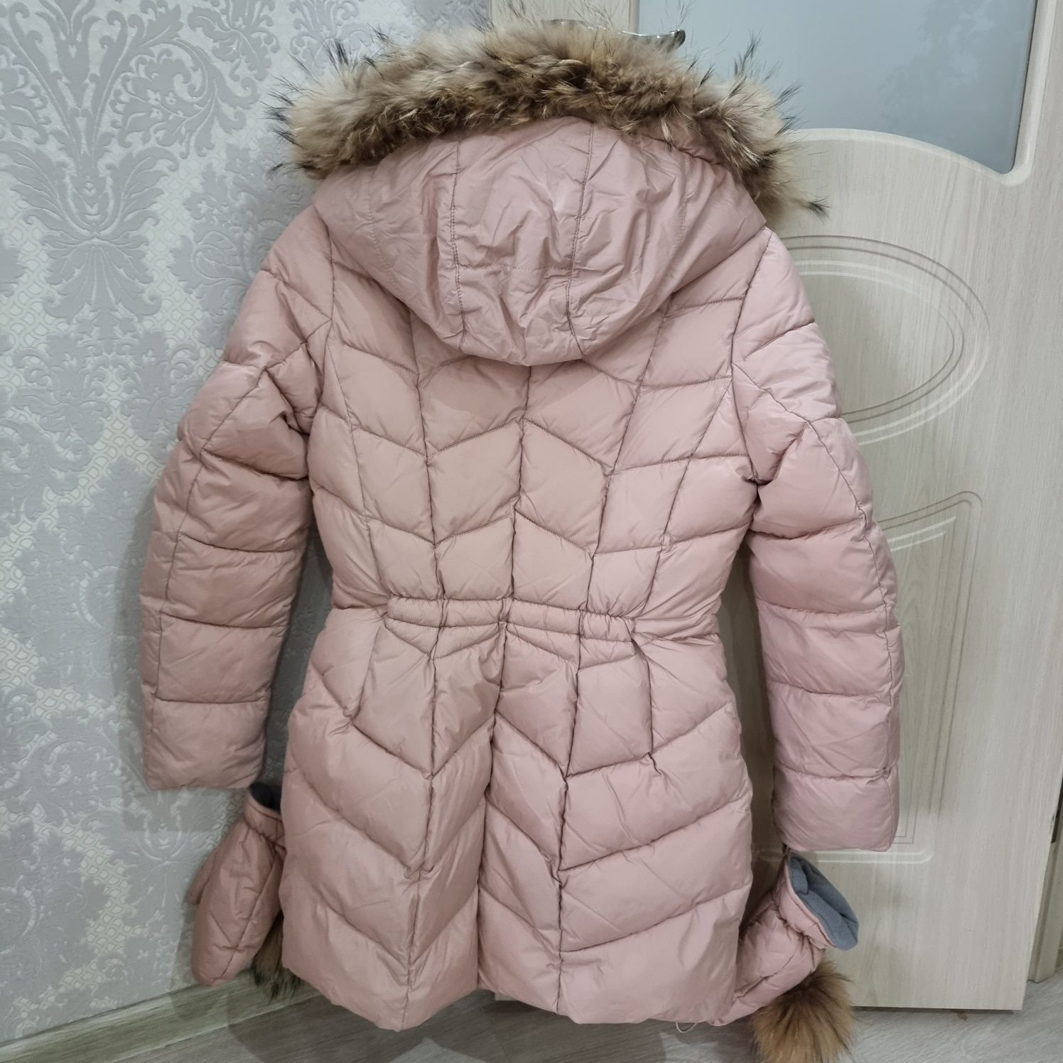 Продам детскую куртку для девочки