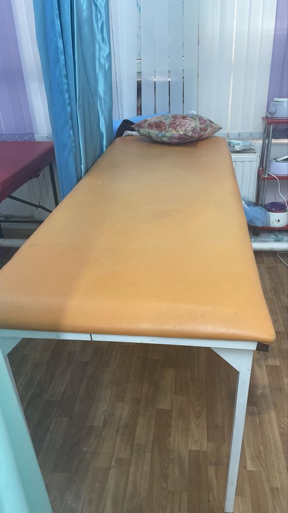Продам кушетку для мастеров
