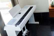 Цифровое пианино(синтезатор) Yamaha DGX-670 (играл на ней 2 недели )