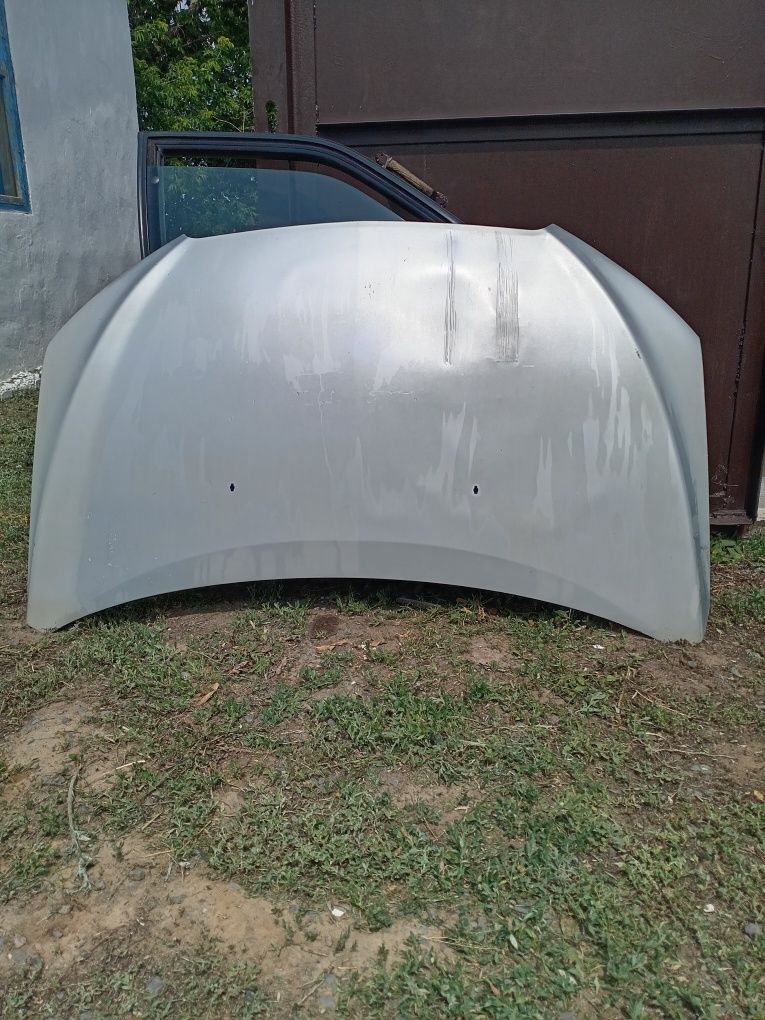 Продам передний капот на Шевроле Авео