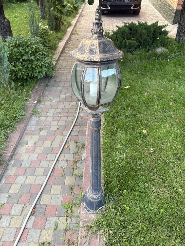 Уличные фонари.