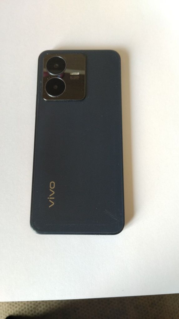 Телефон Vivo y 22.