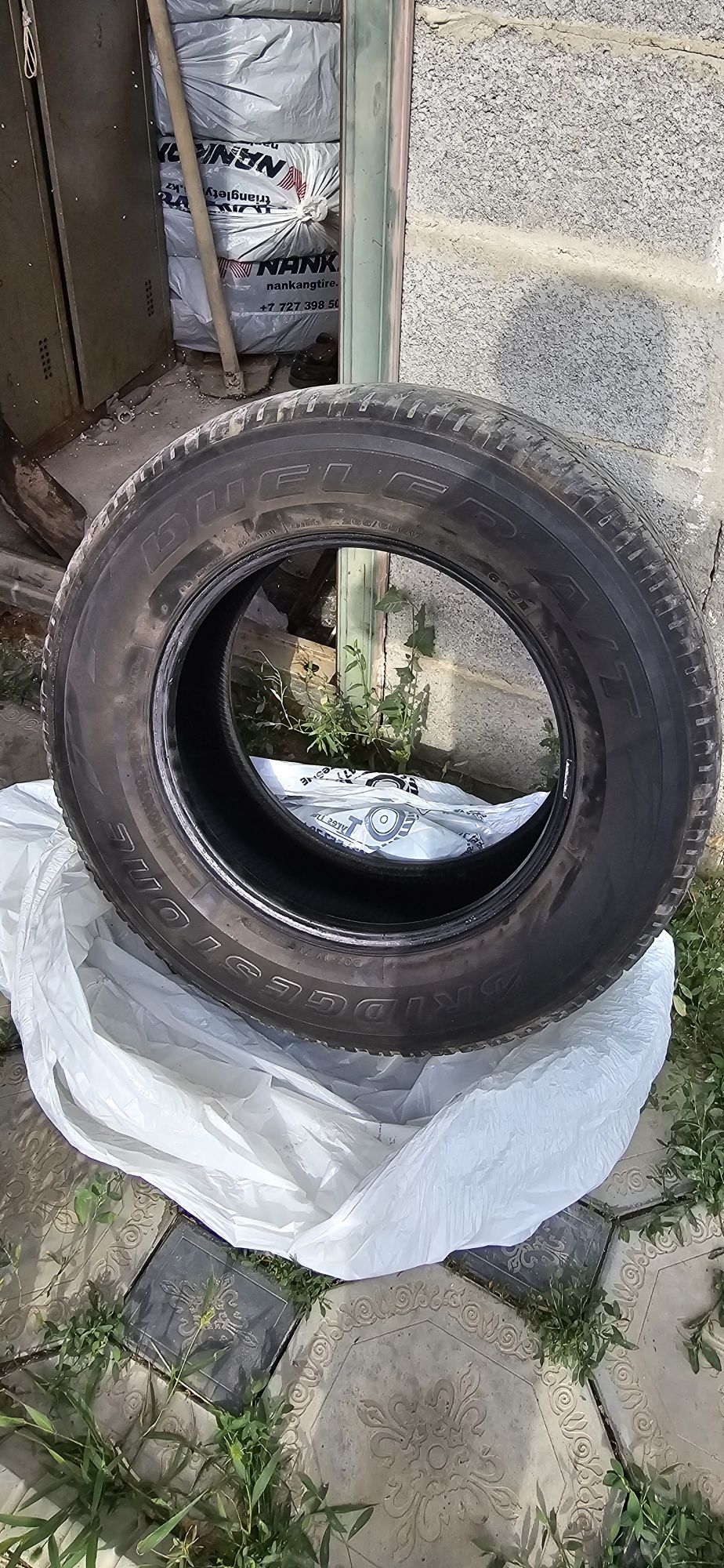 Шины Bridgestone летние 265/65/17 в комплекте