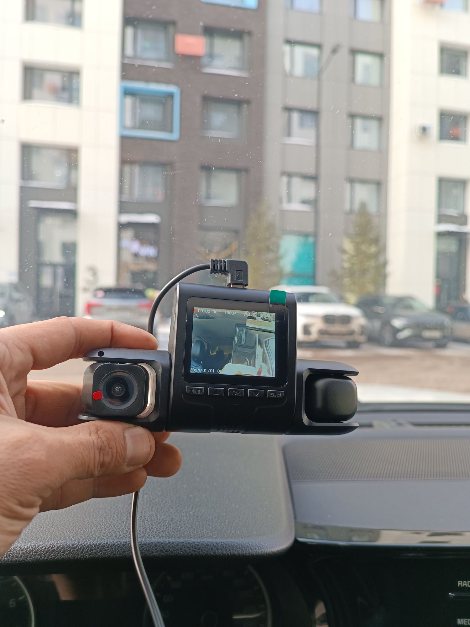 Видеорегистратор автомобильный с 2 камерами высокого разрешения