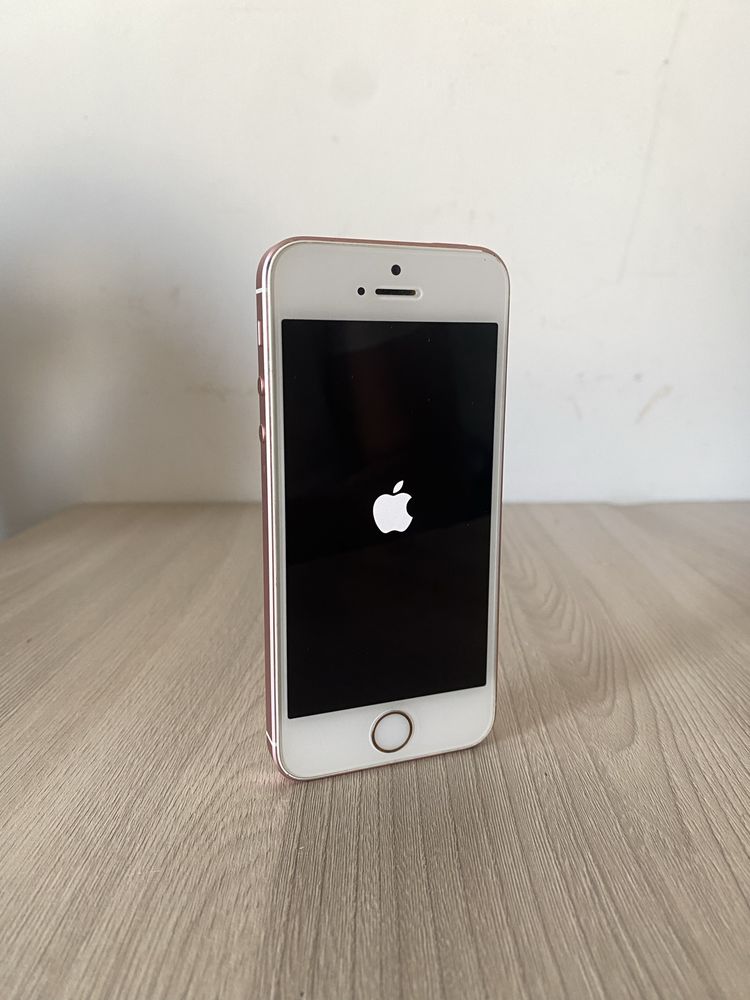 продаю iPhone SE 2016