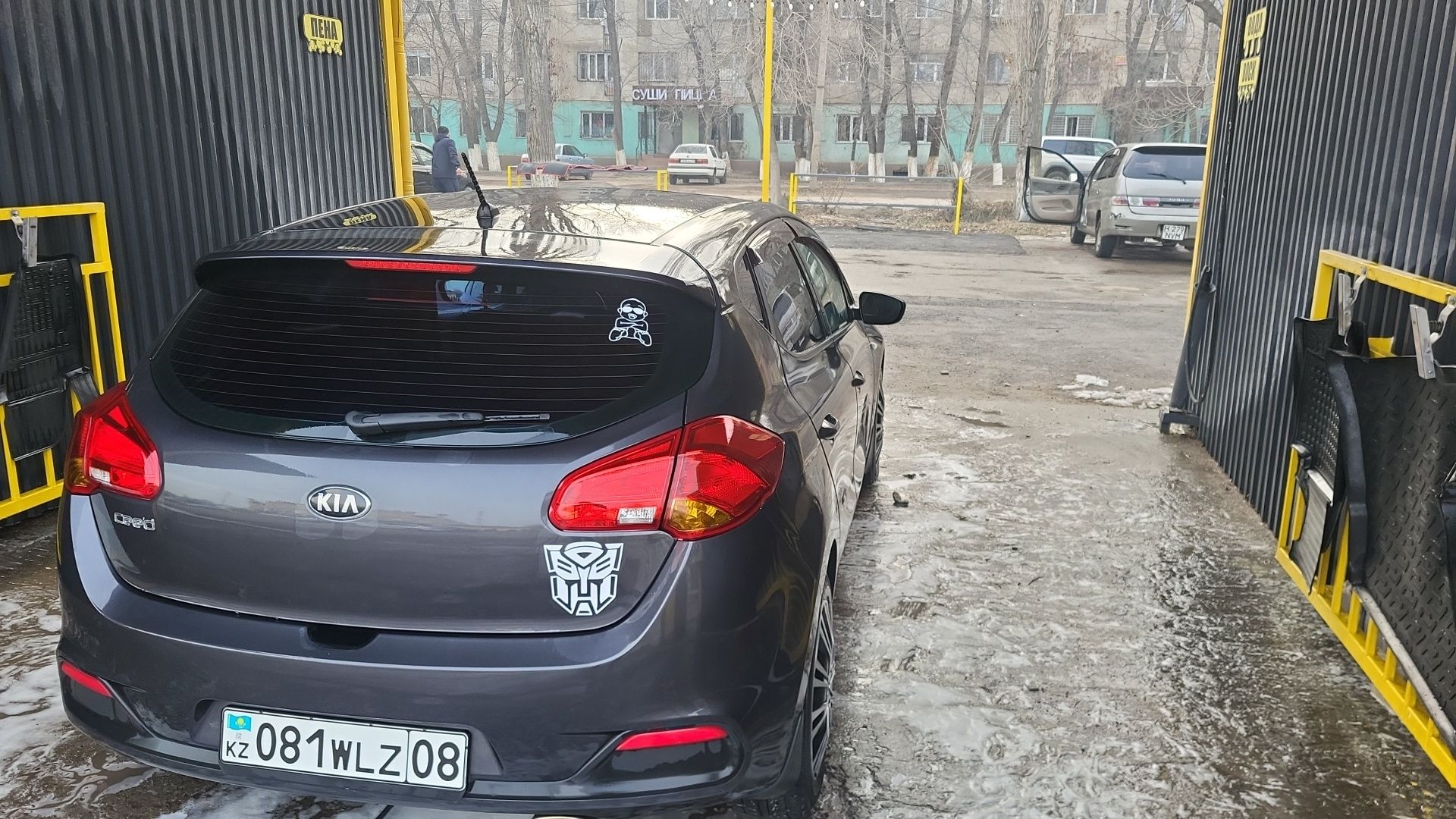 Колпаки 4 шт на R 16 универсальные подходят на все виды авто