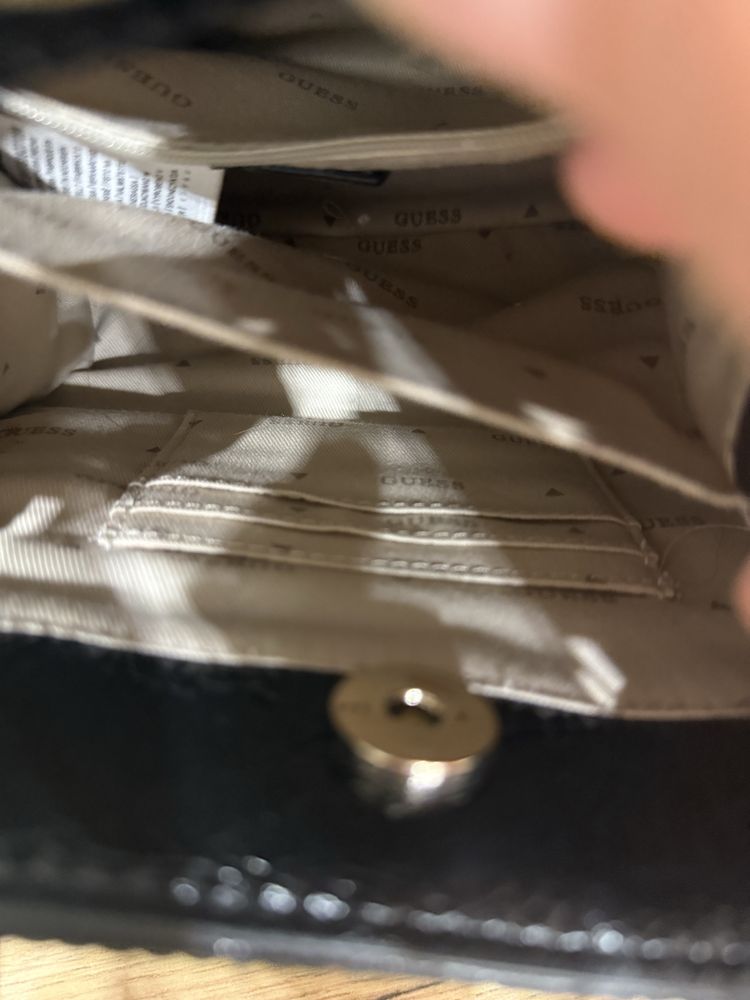 Черная сумка guess
