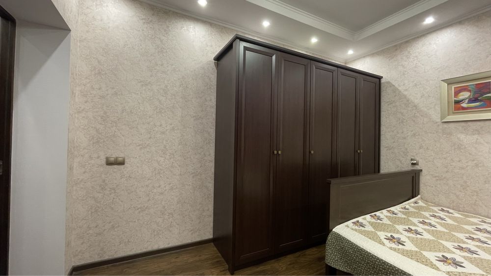 Продам трехкомнатную квартиру в Самал 1