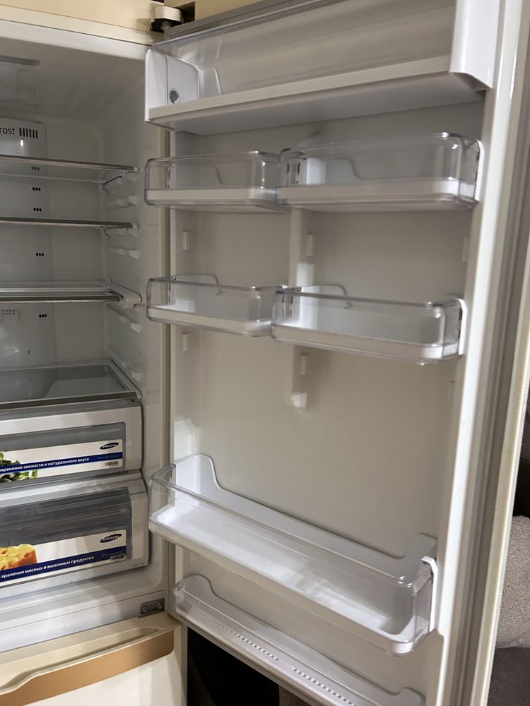 Продам холодильник Samsung RL52TEBTL