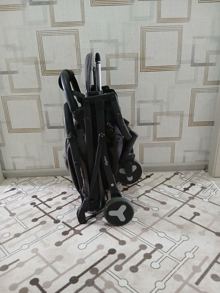 Продам коляску б/у за 15000