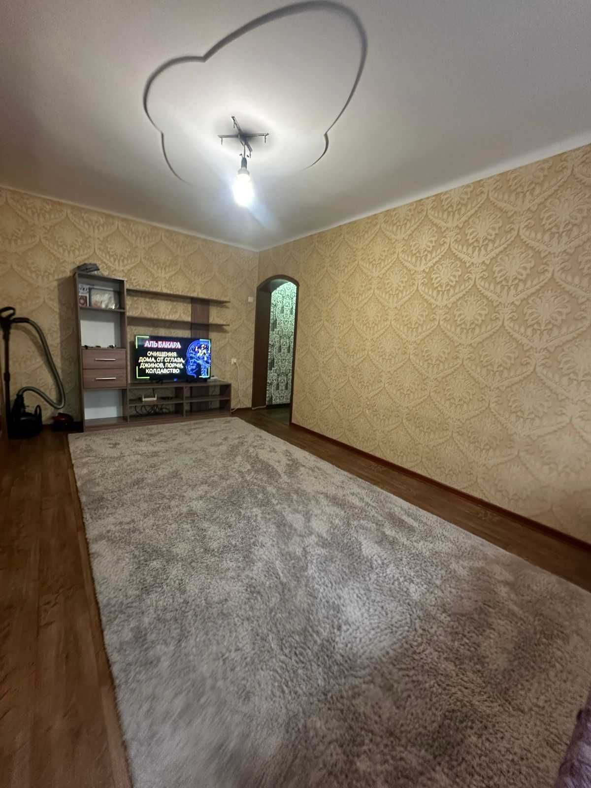 Продам 4х комн. квартиру переделанную в 3х на 3 микрорайоне в 9 доме.