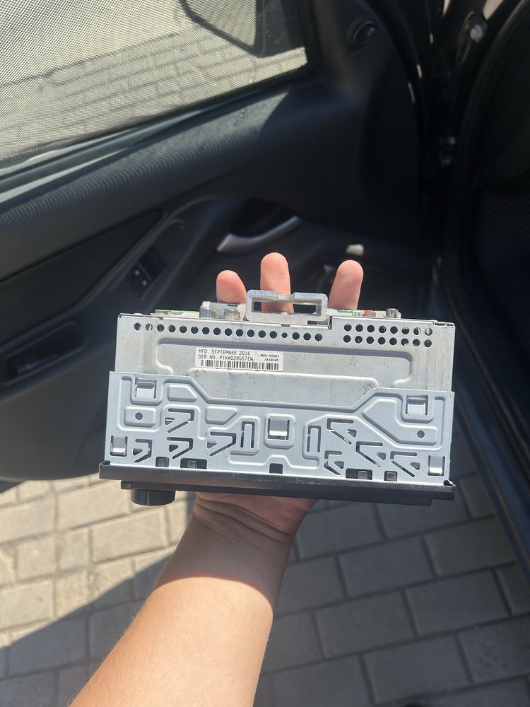 Продам магнитофон оригинал Пионеер MVH-190UI