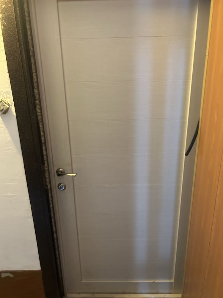 Продам две двери