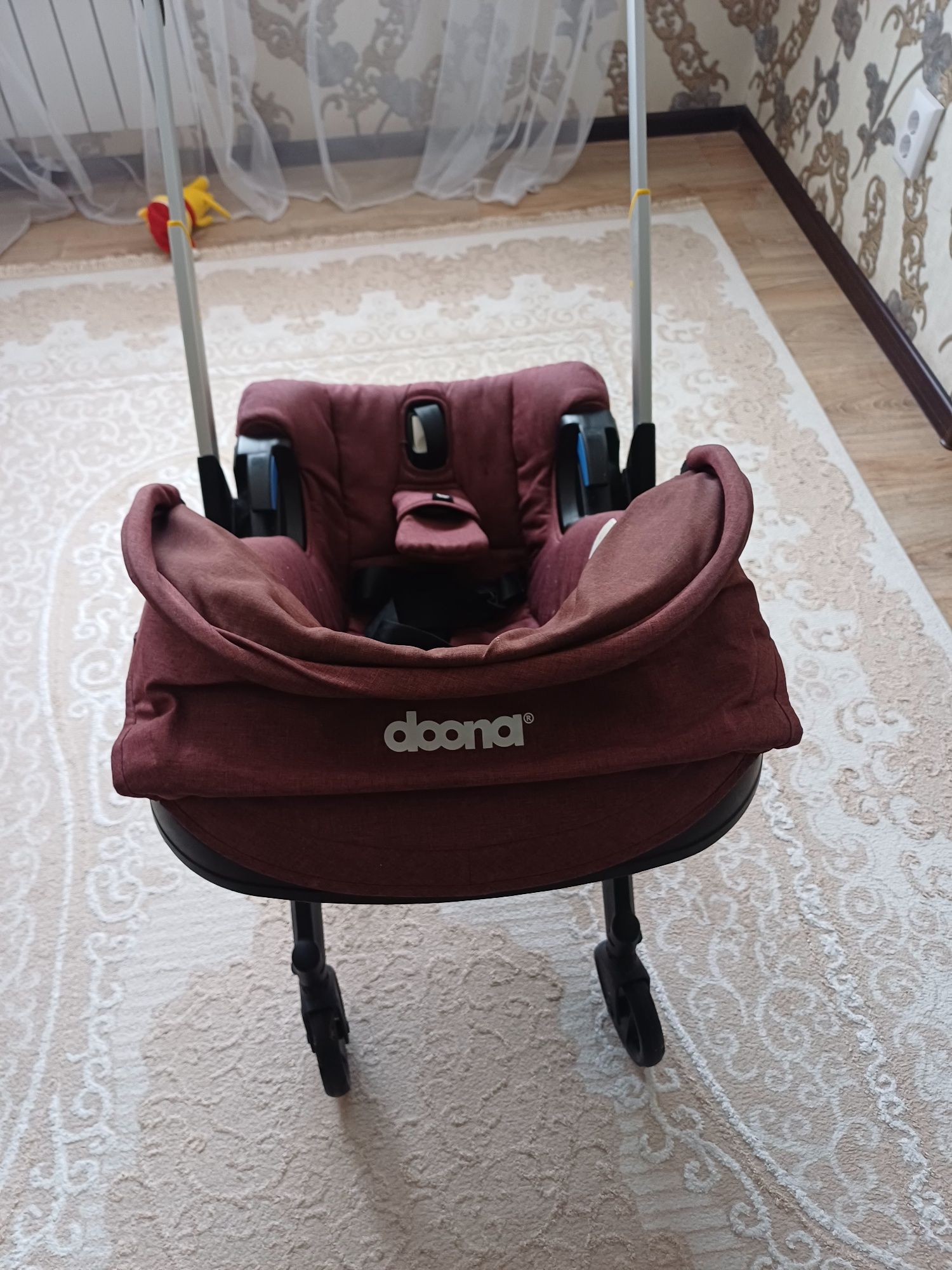 Продам детскую коляску фирма Дона, два в одном, так же автокресло