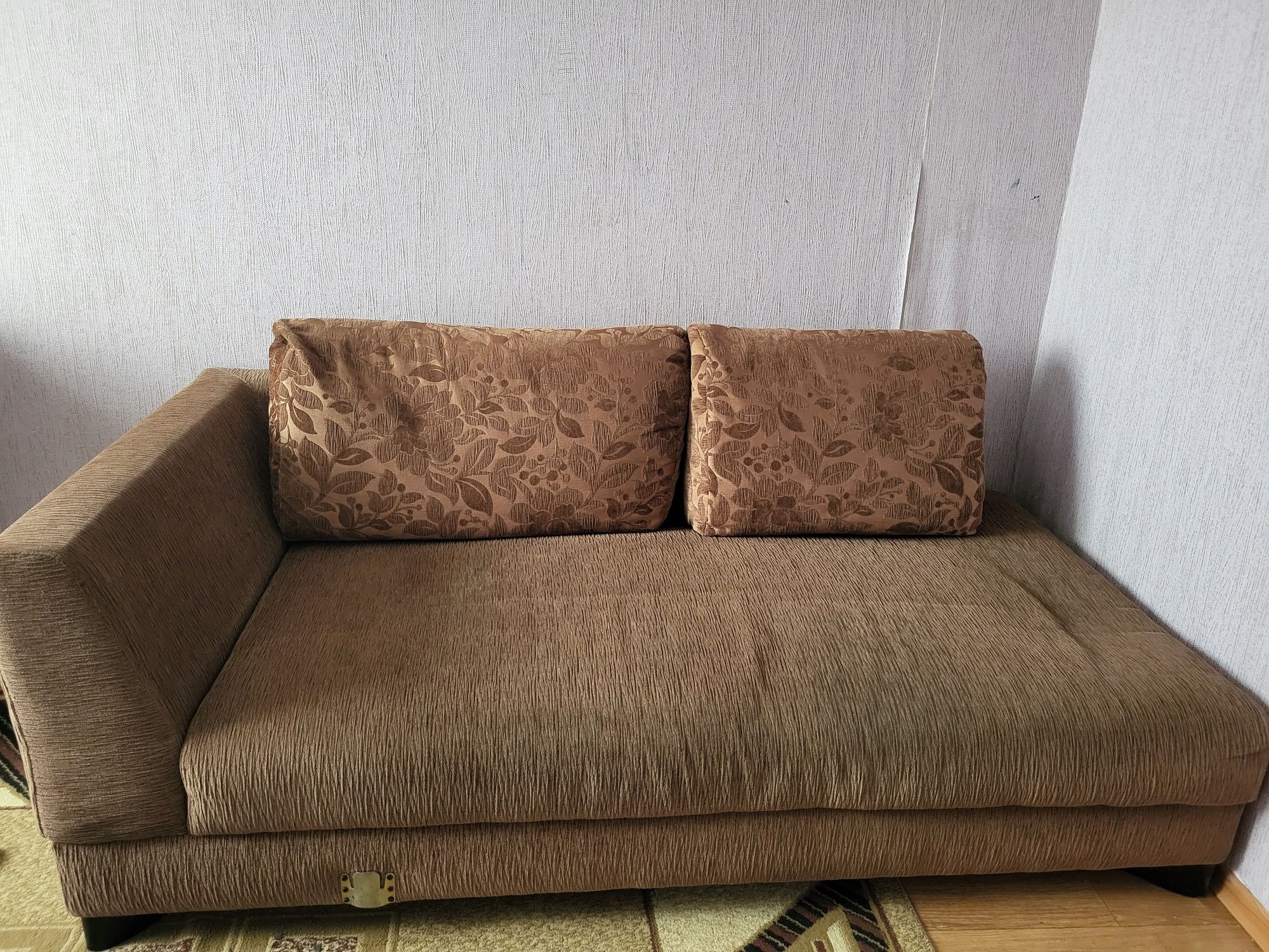 Диван сатылады..