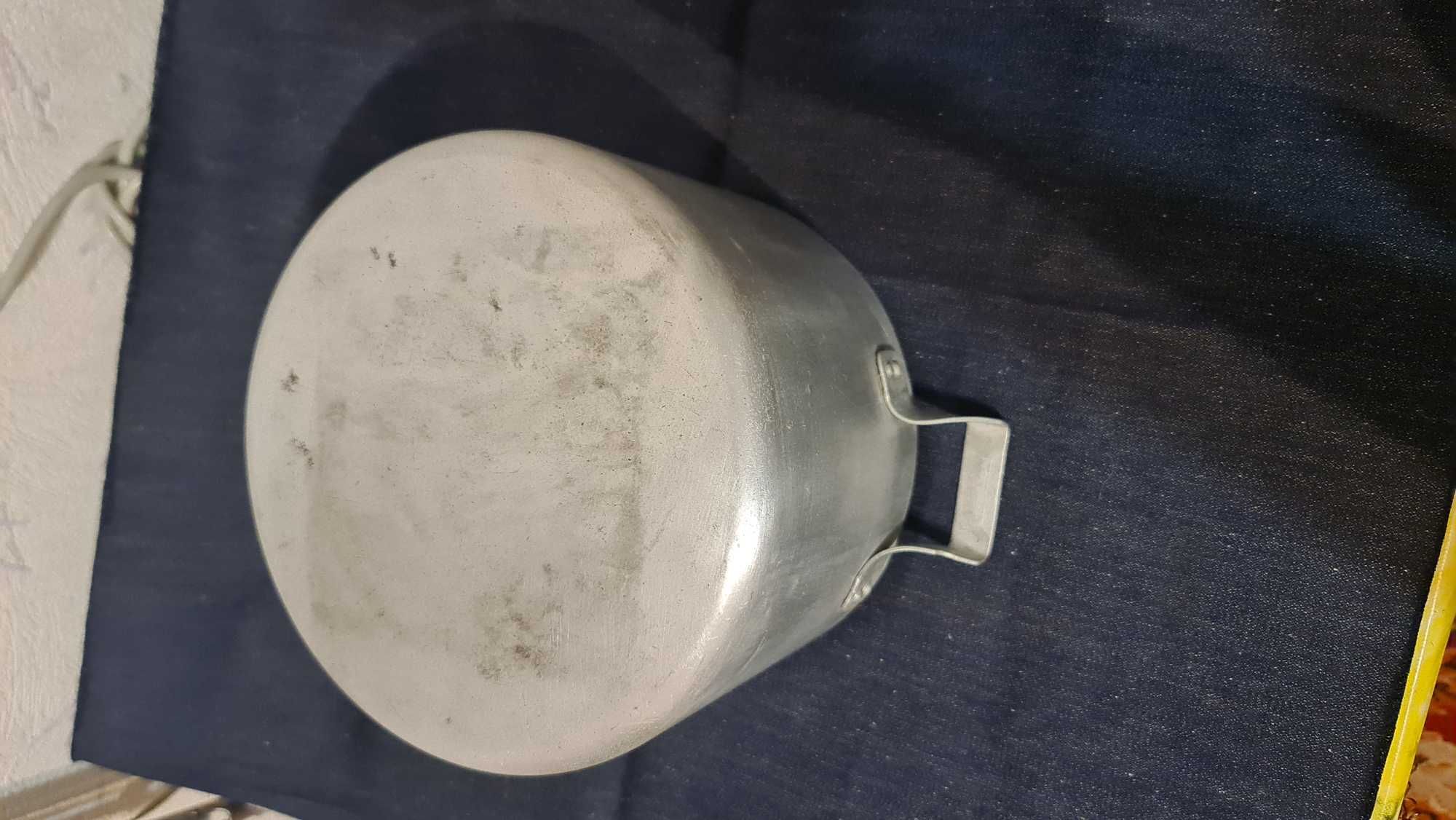 Продам  кастрюли алюминиевые  СССР, и салатник хрустальный