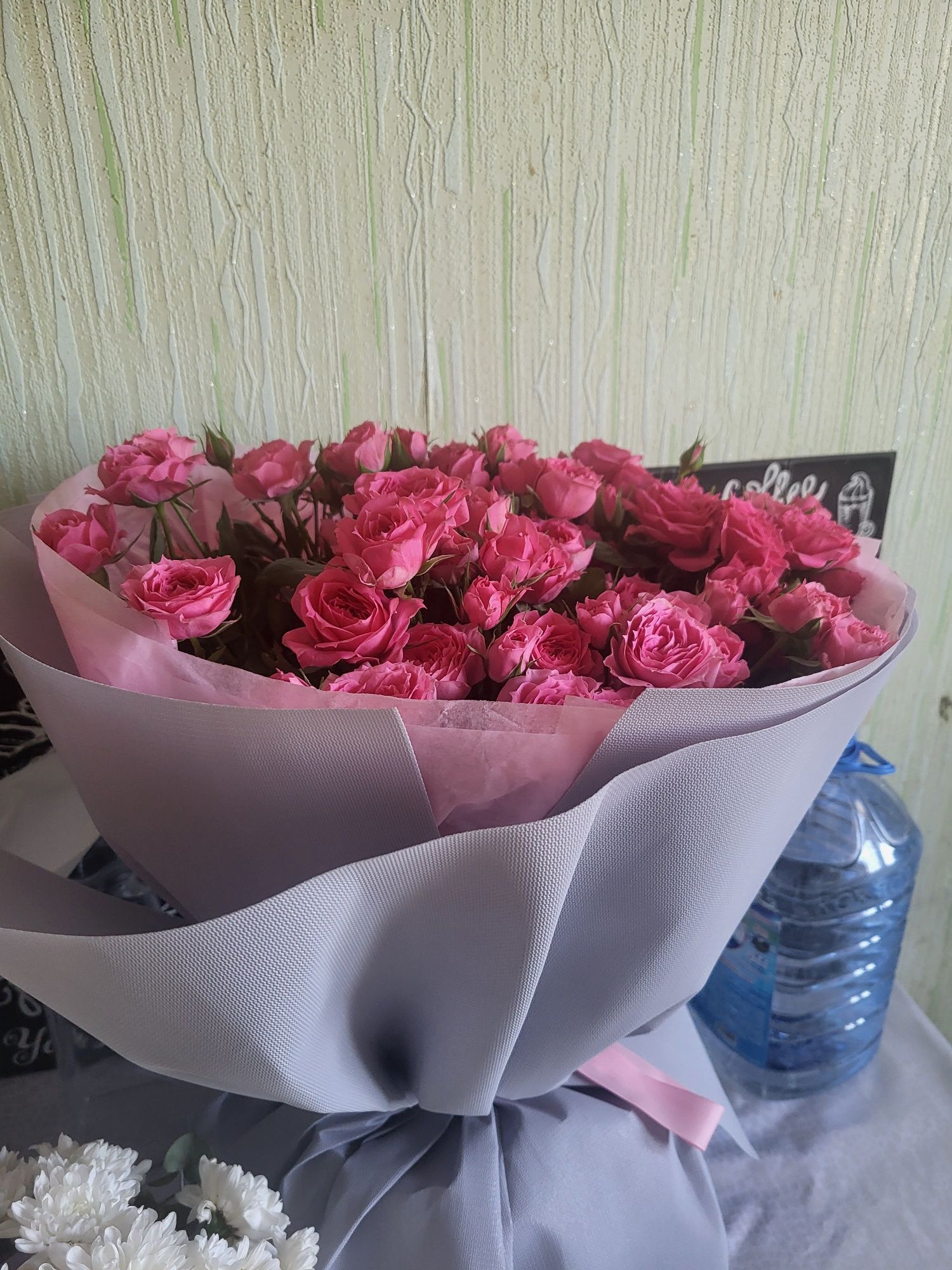 Кустовые розы букет