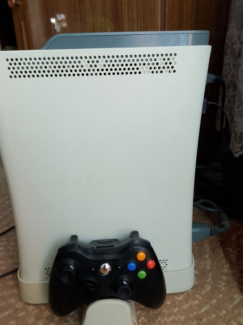 Xbox 360 в хорошем качестве с двумя джойстиками