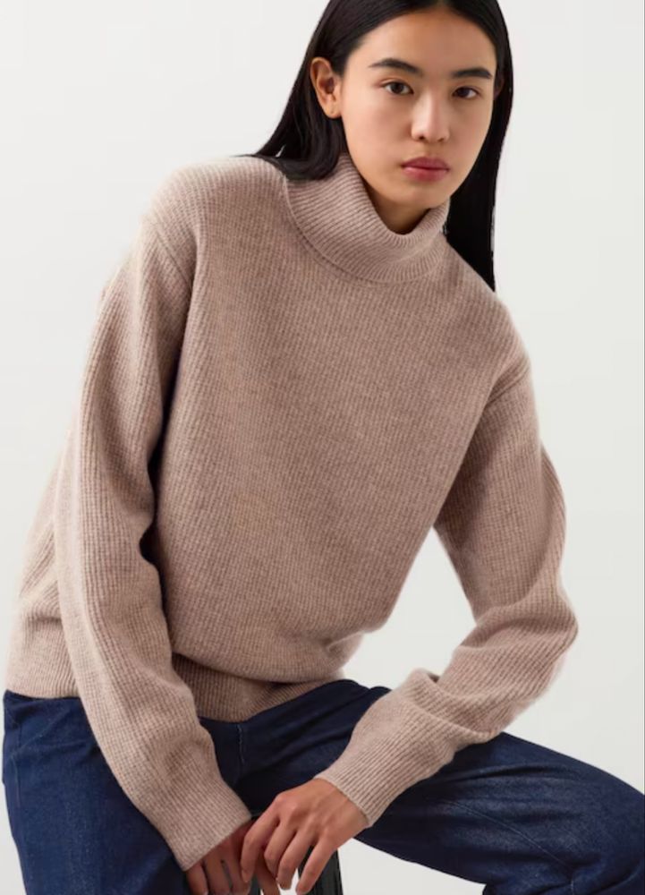 Свитер UNIQLO, 100% шерсть, размер -M , новый