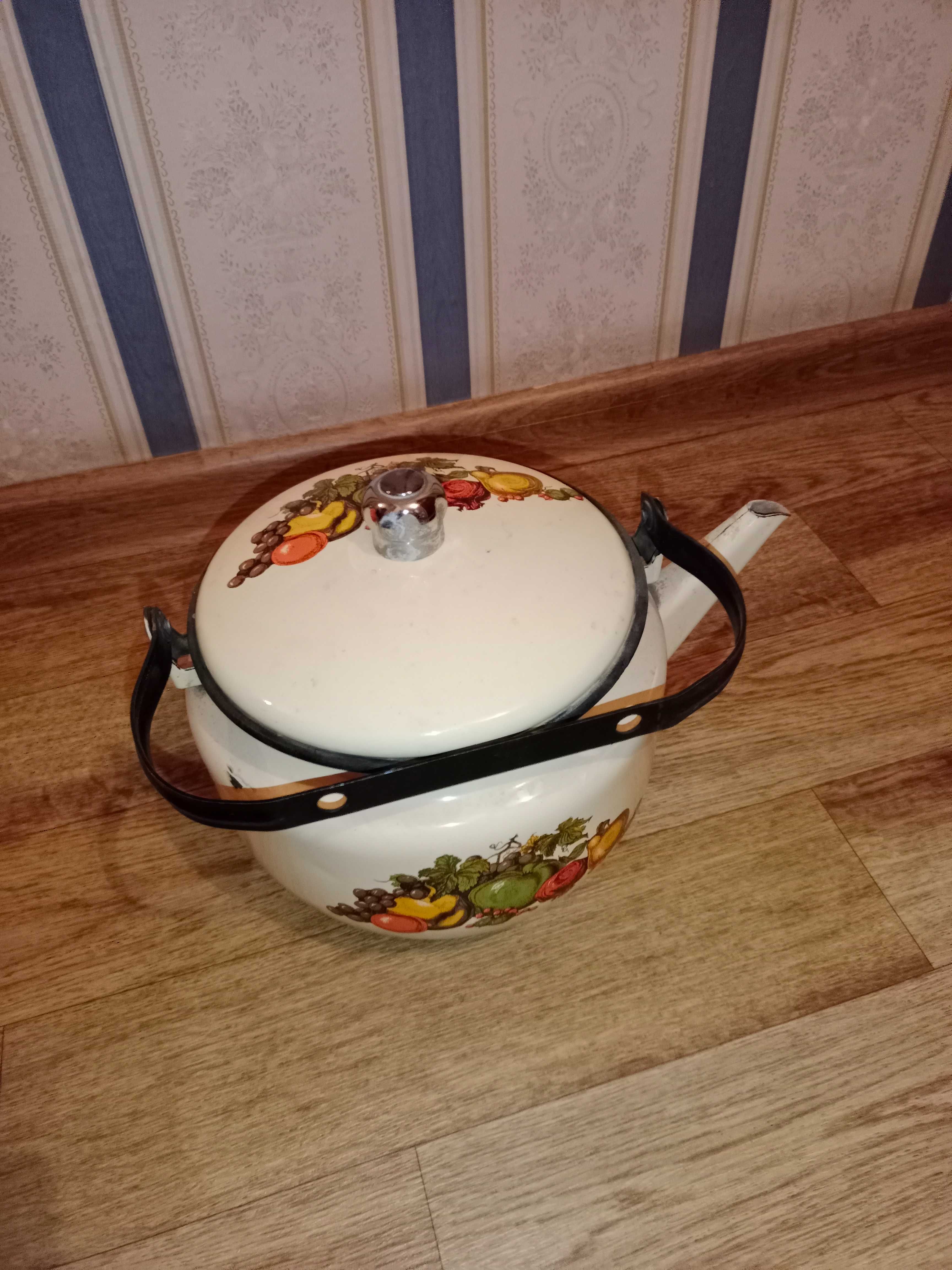 Продам чайник на 3 л в хорошем состоянии