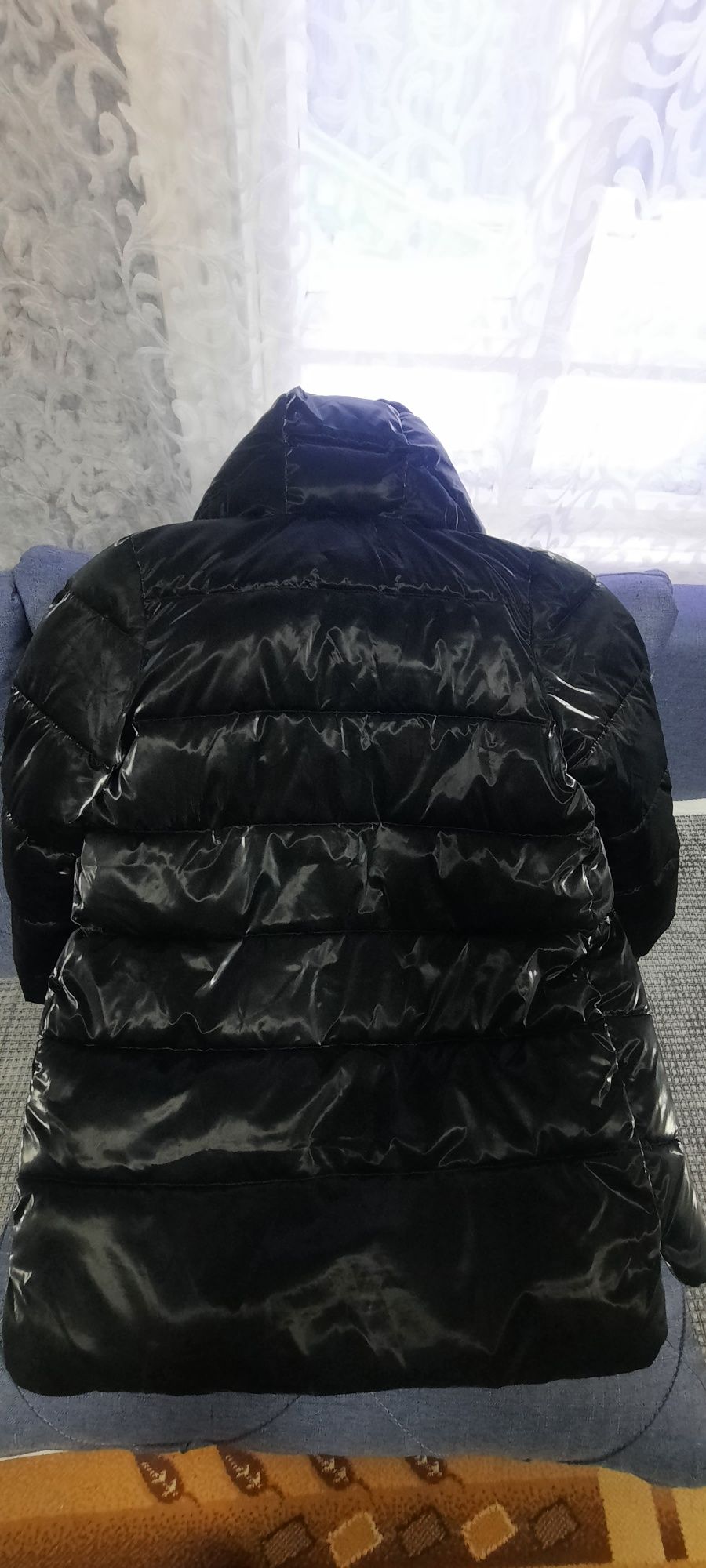 Продам зимнюю куртку  на девочку
