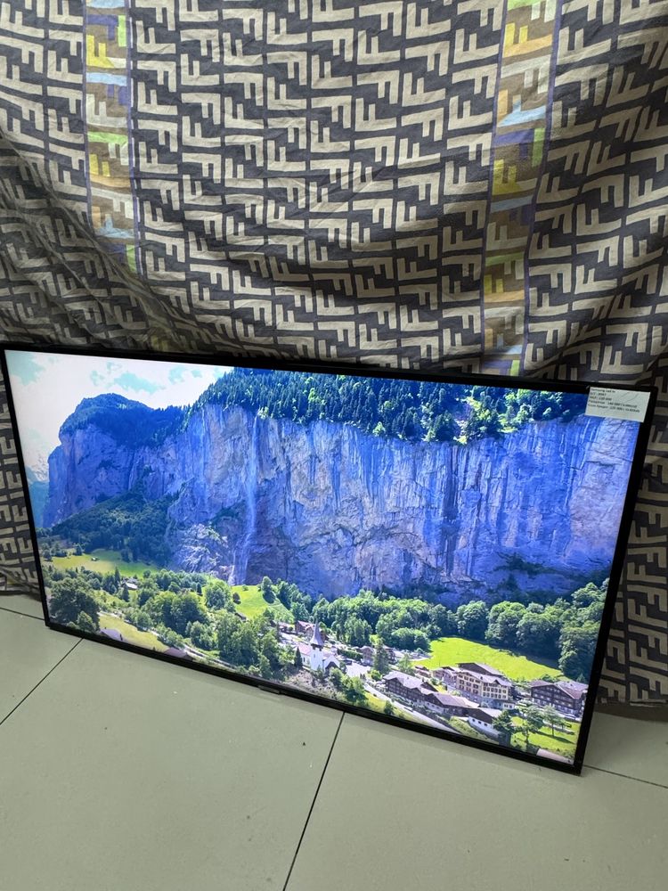 Теелвизор samsung crystal smart TV