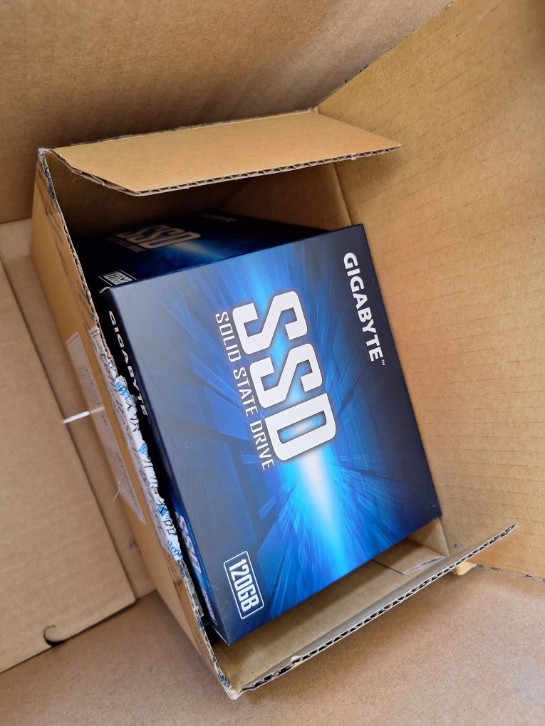 Ssd Gigabyte продам всё новое срочно