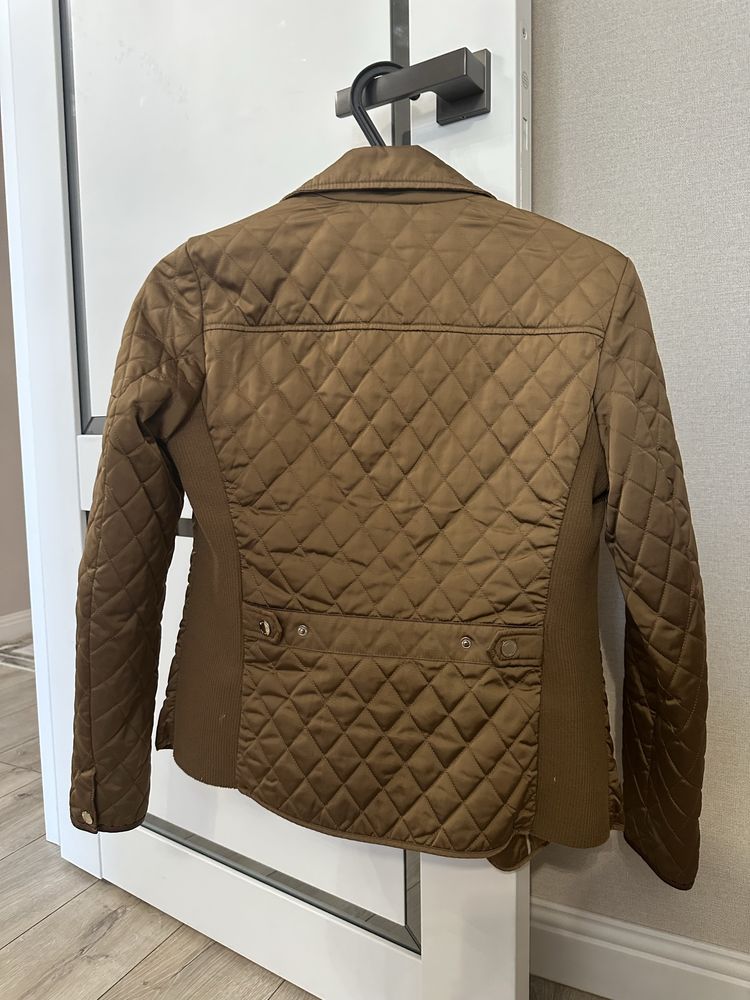 Продам легкую курточку Massimo Duti