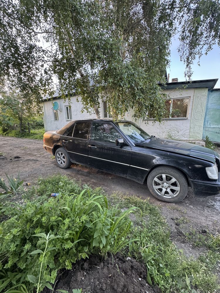 Продам мерс 124 все вопросы по телифону или писат на вацап