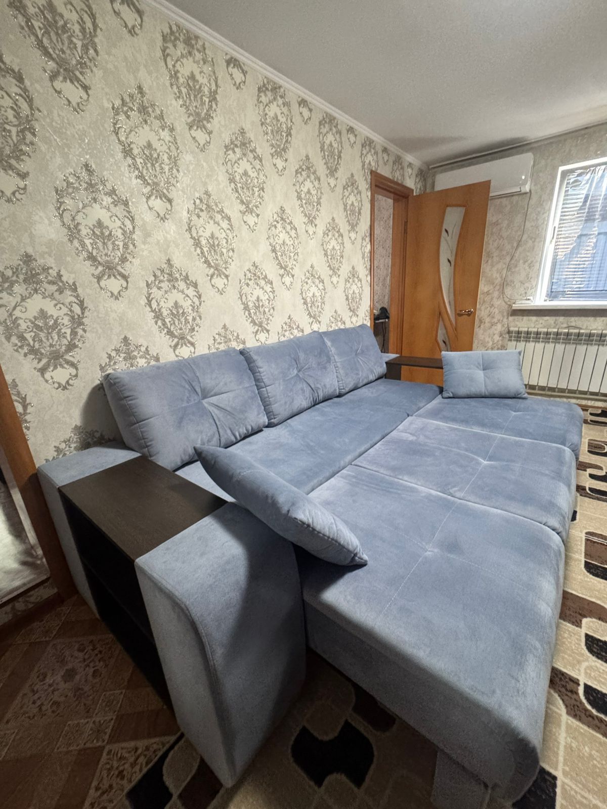 Продам шикарный диван Куплен в Евромебель