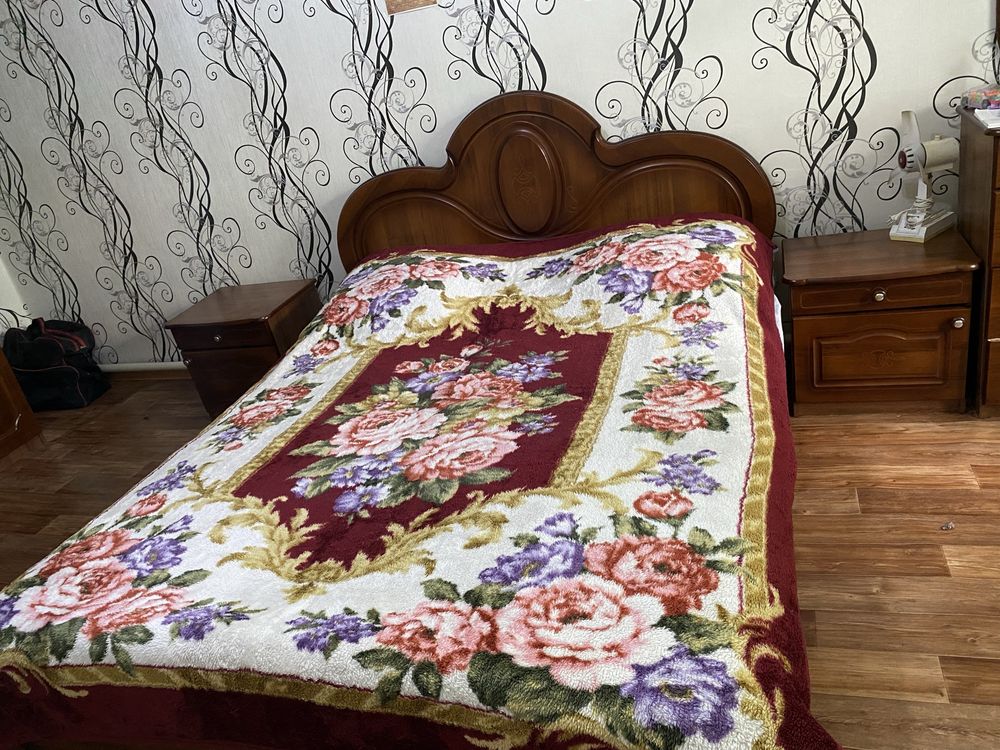 Продам спальный гарнитур