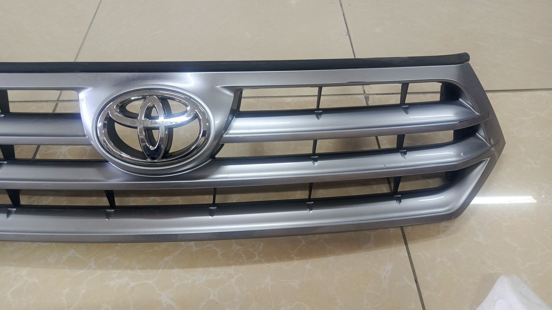Решотка Toyota Highlander оригинал + абсорбер