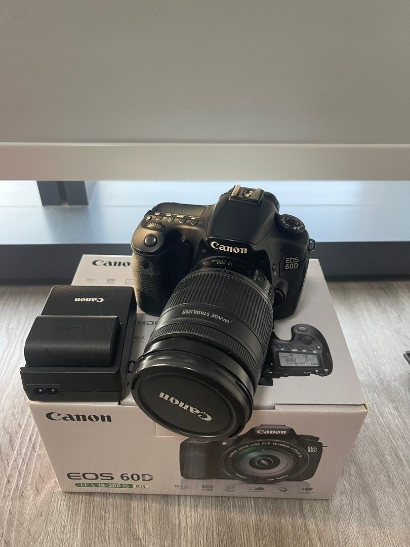 Зеркальный фотоаппарат Canon EOS 60D Kit 18-200mm f/3.5-5.6 IS