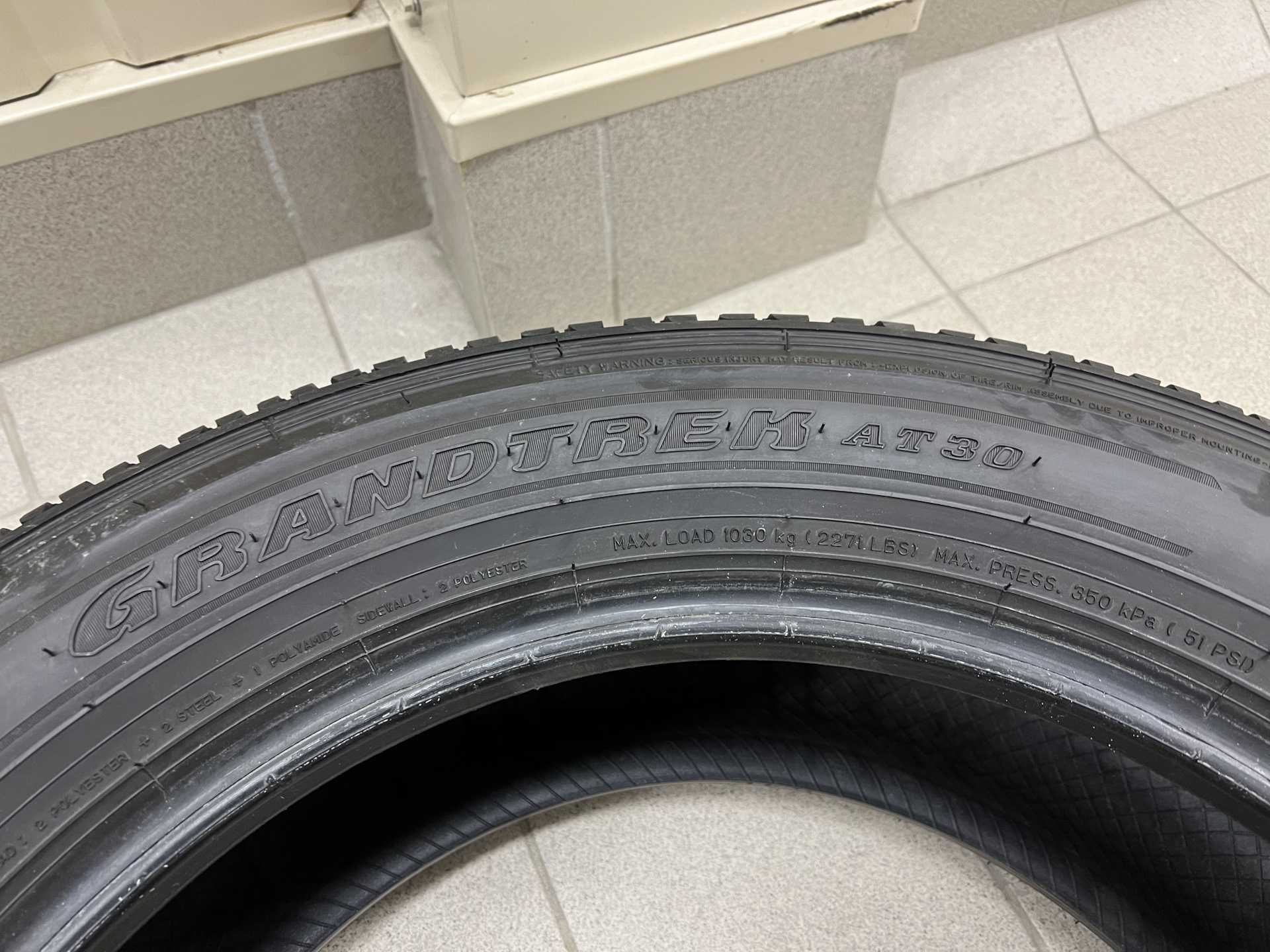 Продам японскую резину Dunlop Grandtrek AT30 265/55/19, почти новая