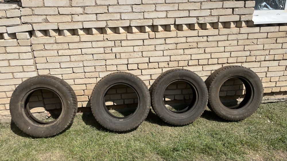 Продам шины R16 215/70