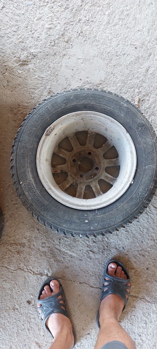 Продам б/у шины 175/70 R13 и титановые диски на 13