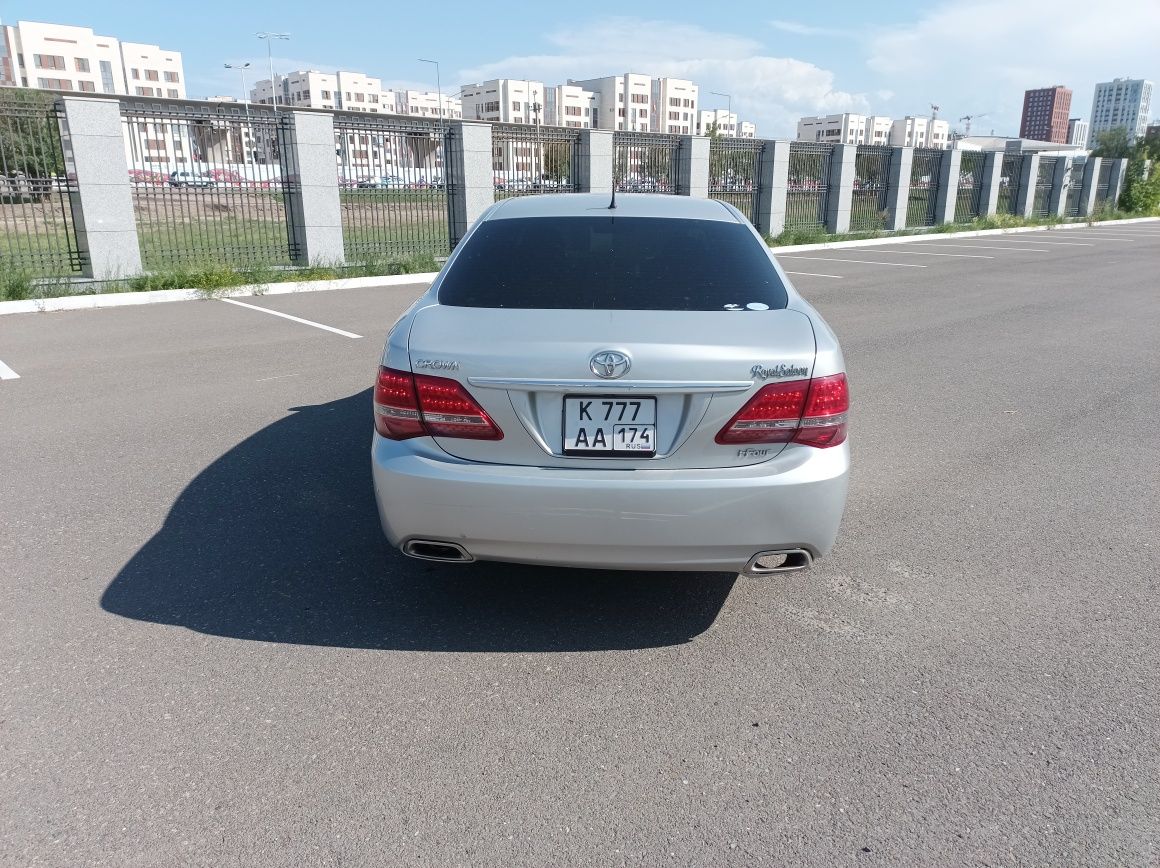 Toyota Crown Royal