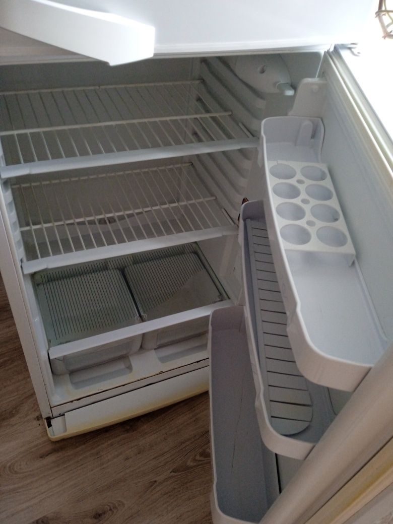 Продам холодильник марки индезит
